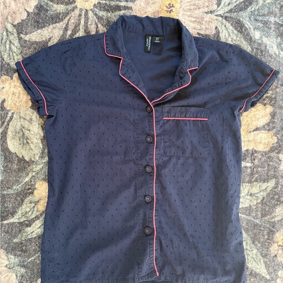 🌷3 for $5! Cynthia Rowley Navy Shirt with Pink Accents - Picture 1 of 5
